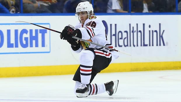 patrick-kane-three-stars-game-5.jpg